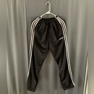 Adidas Men’s essentials 3-stripe tricot Pants | Medium | Black